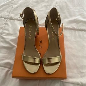 Gold Heeled Sandal, size 8.5